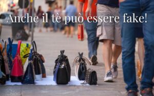 Immagini di borse fake come similitudine per il tè contraffatto